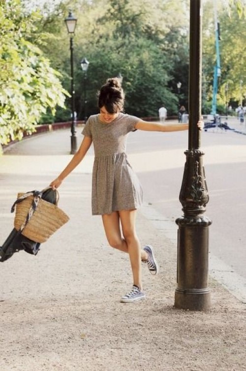 سهل الفهم كيك كانبيرا vestito con scarpe da ginnastica -  gracegroupservice.com